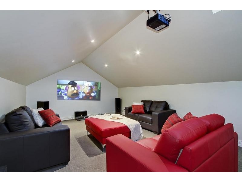 24 Glasgow Road, Kilsyth VIC 3137
