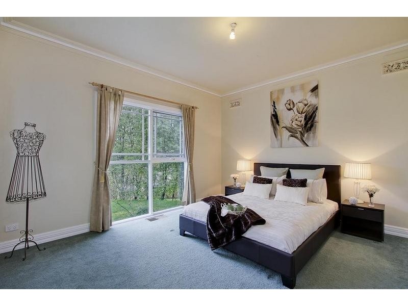 24 Glasgow Road, Kilsyth VIC 3137