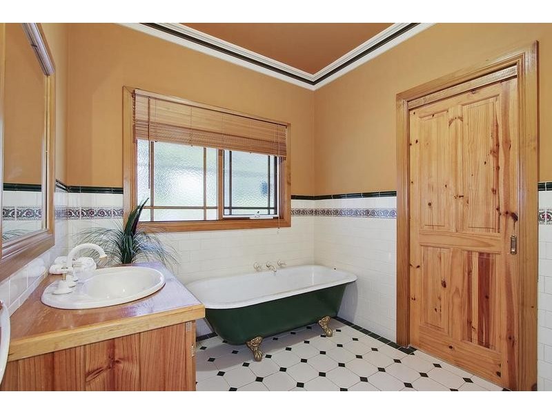24 Glasgow Road, Kilsyth VIC 3137