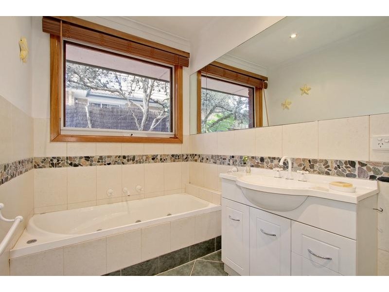 10 The Avenue, Montrose VIC 3765