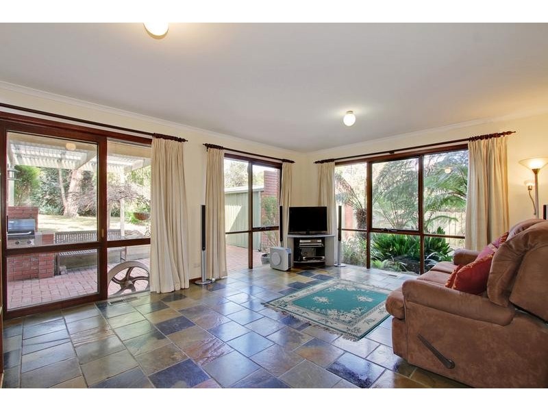 10 The Avenue, Montrose VIC 3765