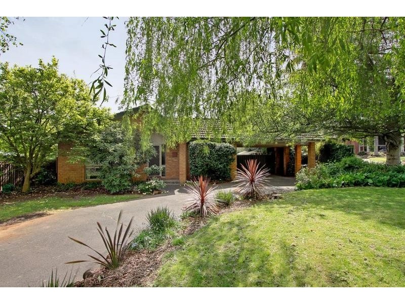 2 Fawkner Court, Mooroolbark VIC 3138