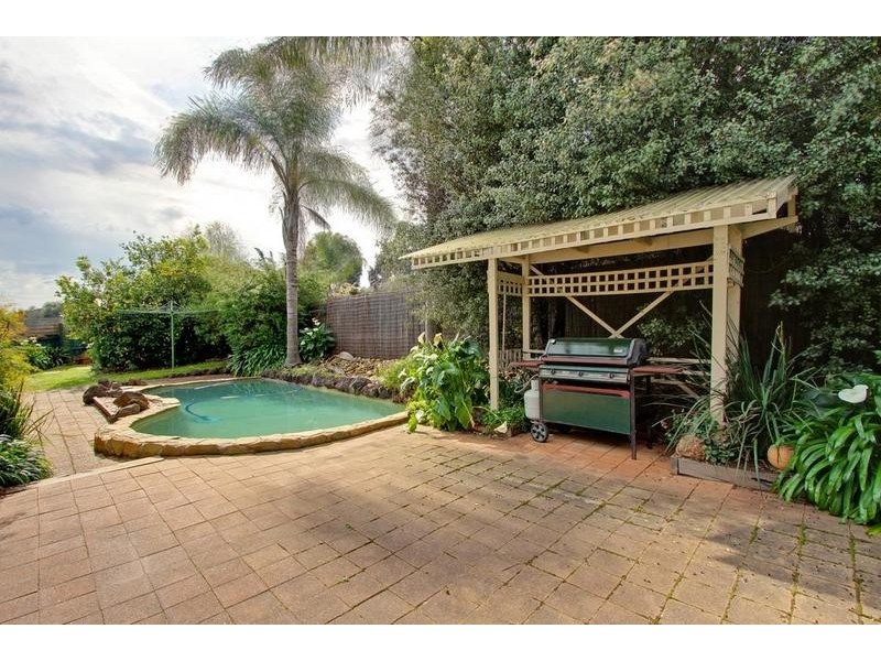 2 Fawkner Court, Mooroolbark VIC 3138