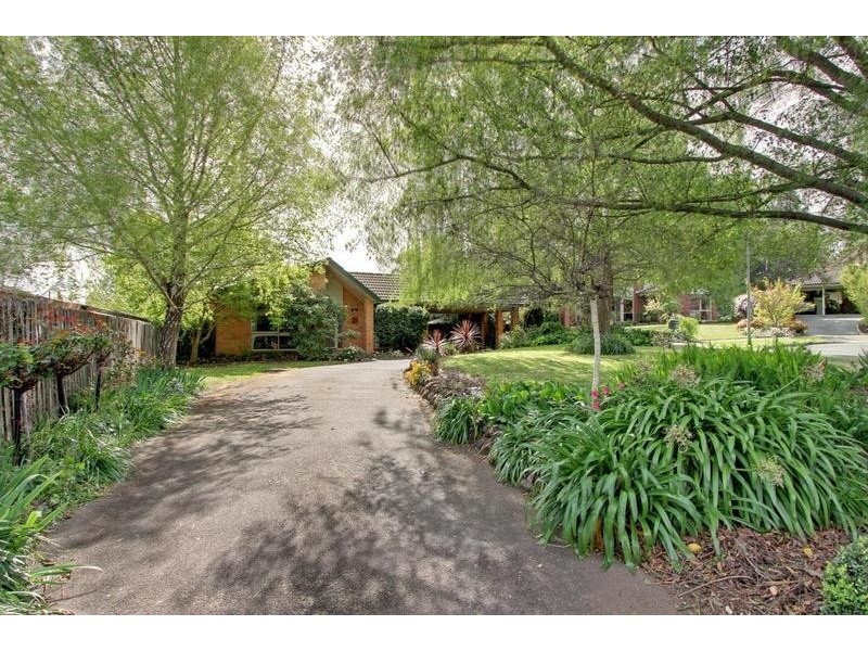 2 Fawkner Court, Mooroolbark VIC 3138