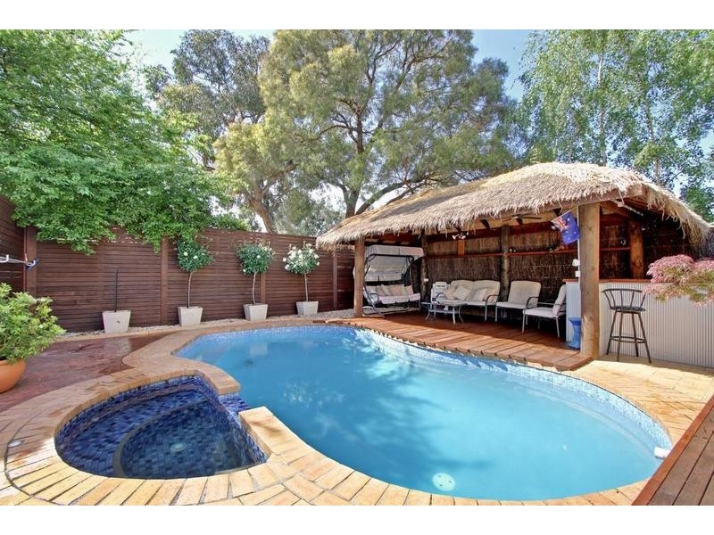 9 Landstrom Quadrant, Kilsyth VIC 3137