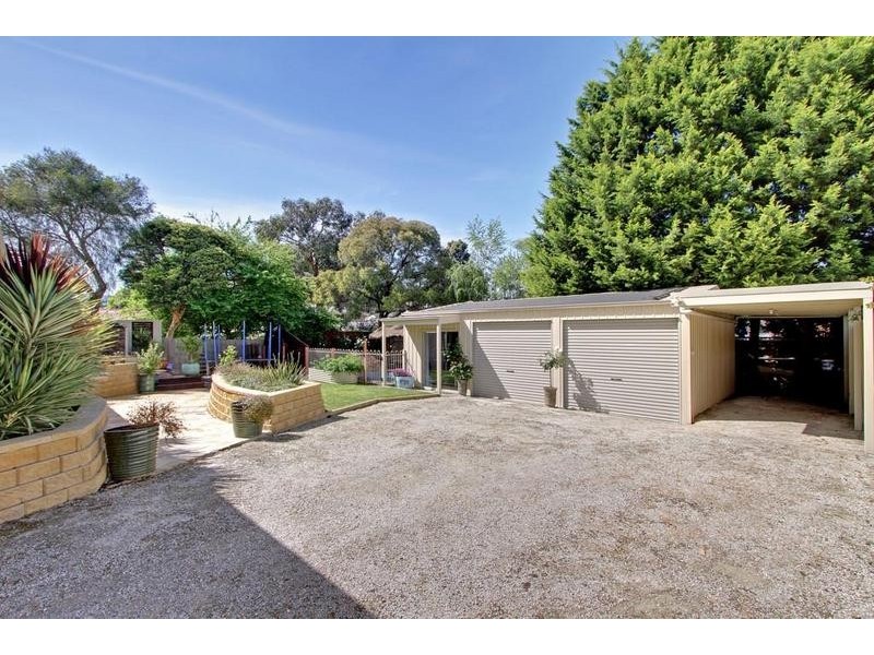 9 Landstrom Quadrant, Kilsyth VIC 3137