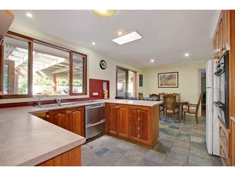 9 Landstrom Quadrant, Kilsyth VIC 3137