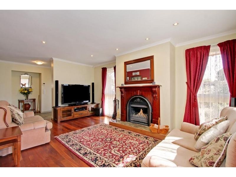 9 Landstrom Quadrant, Kilsyth VIC 3137