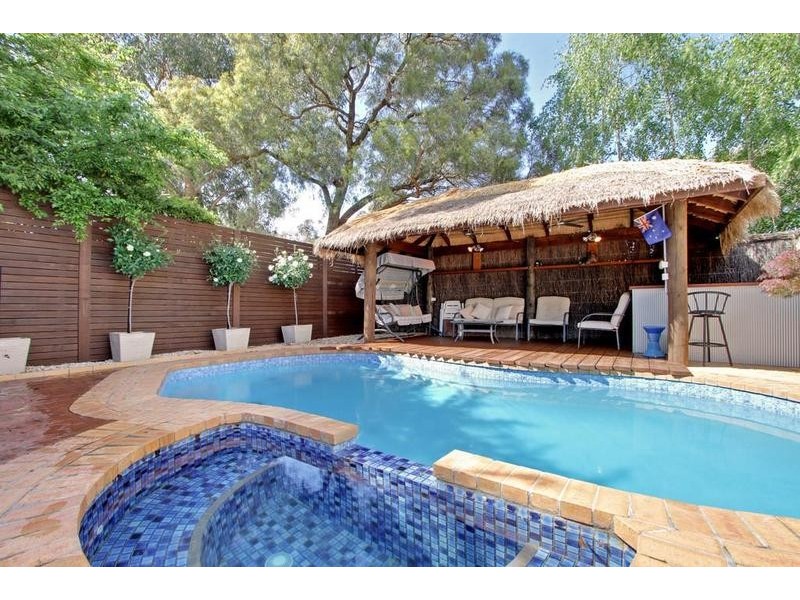 9 Landstrom Quadrant, Kilsyth VIC 3137