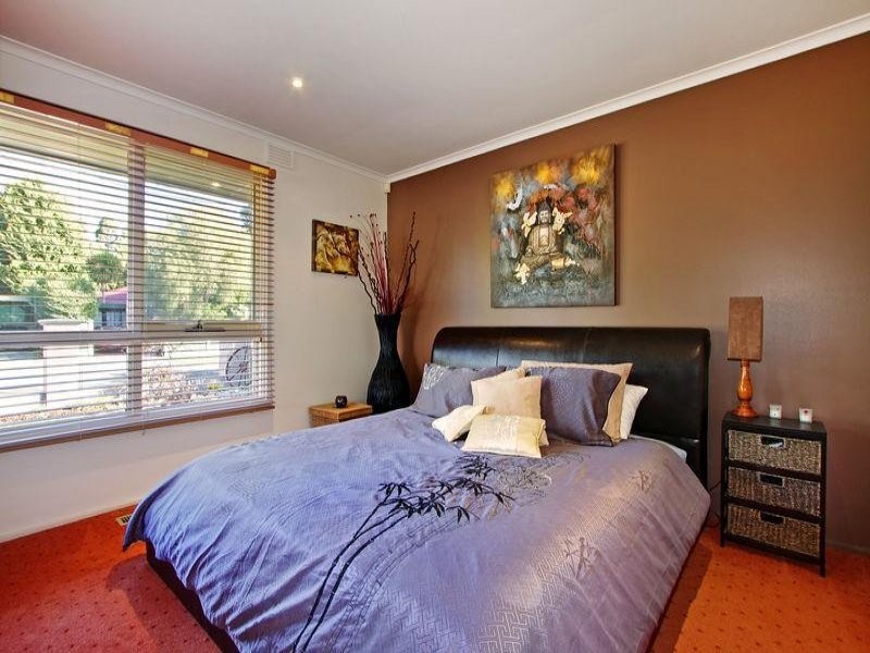 17 Birkenhead Drive, Kilsyth VIC 3137