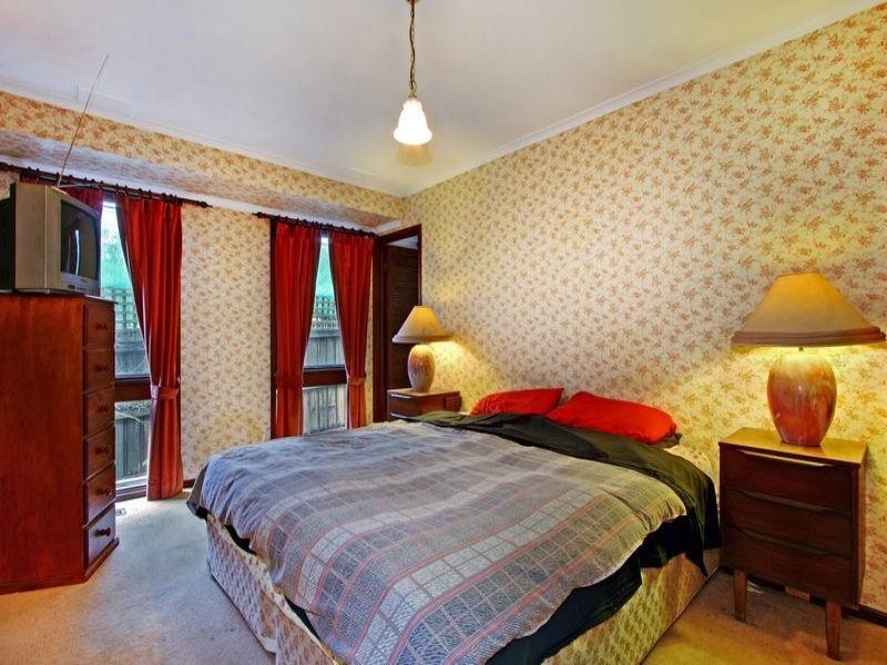 12 Faraday Road, Croydon South VIC 3136