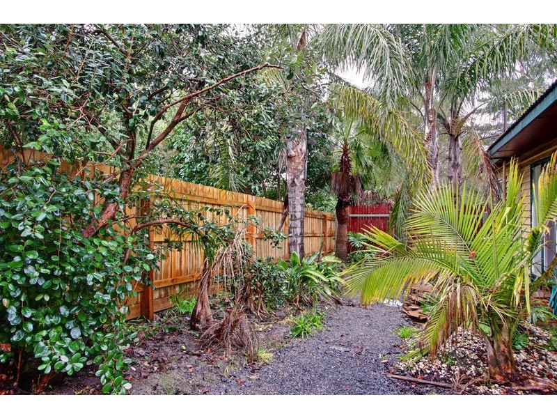 8 Moore Avenue, Croydon VIC 3136