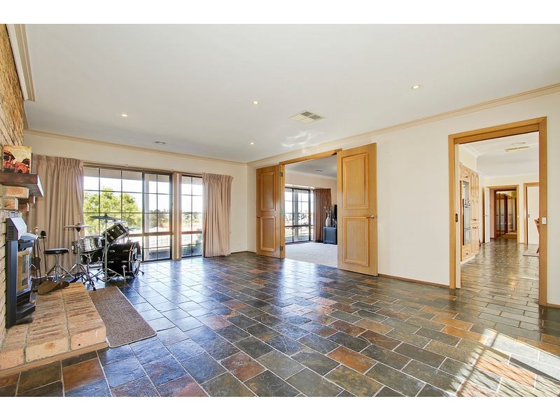 24 Neryl Court, Mooroolbark VIC 3138