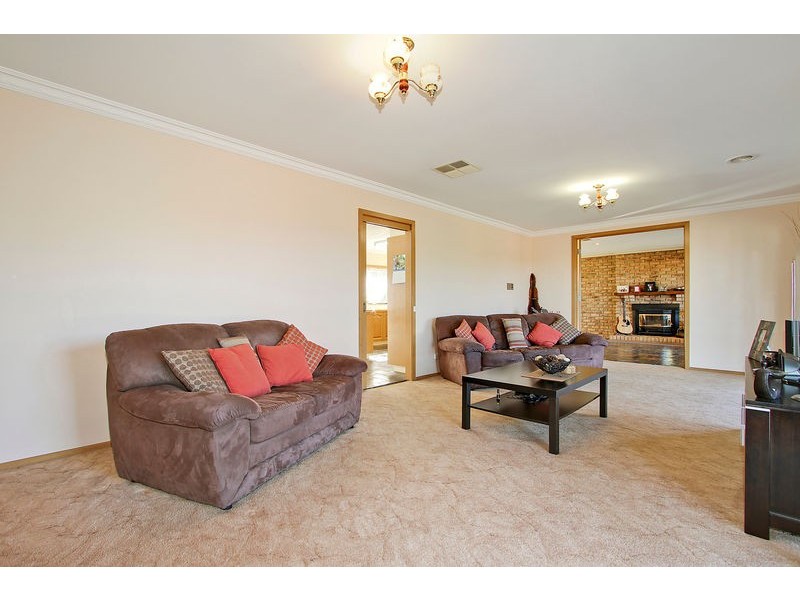 24 Neryl Court, Mooroolbark VIC 3138