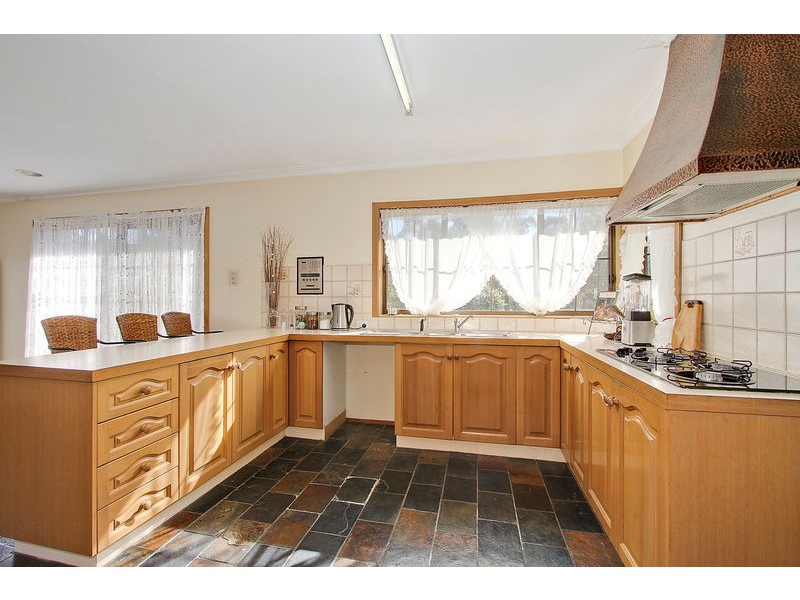 24 Neryl Court, Mooroolbark VIC 3138