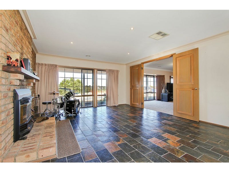 24 Neryl Court, Mooroolbark VIC 3138