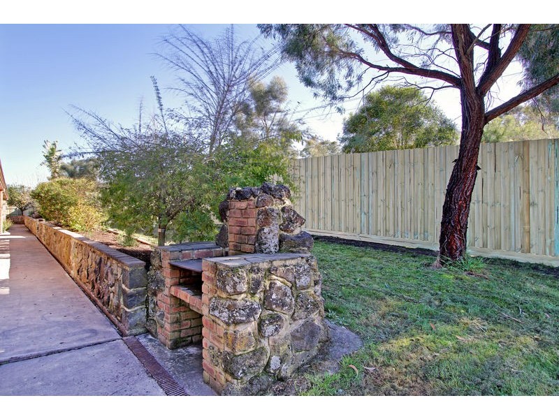 24 Neryl Court, Mooroolbark VIC 3138