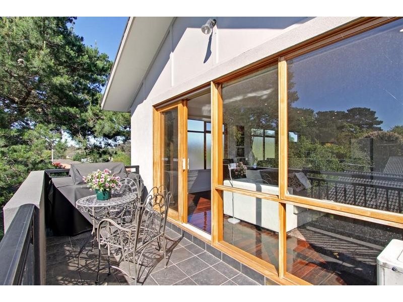 9/4 Springfield Avenue, Croydon VIC 3136