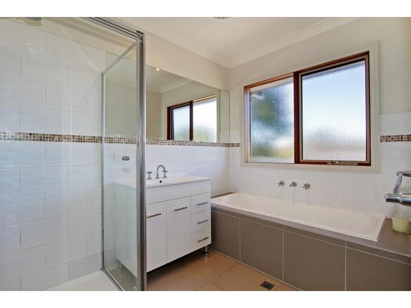 9/4 Springfield Avenue, Croydon VIC 3136