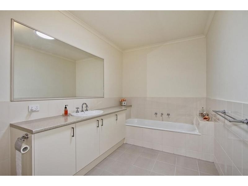 2 & 3/22 Niel Steet, Croydon VIC 3136