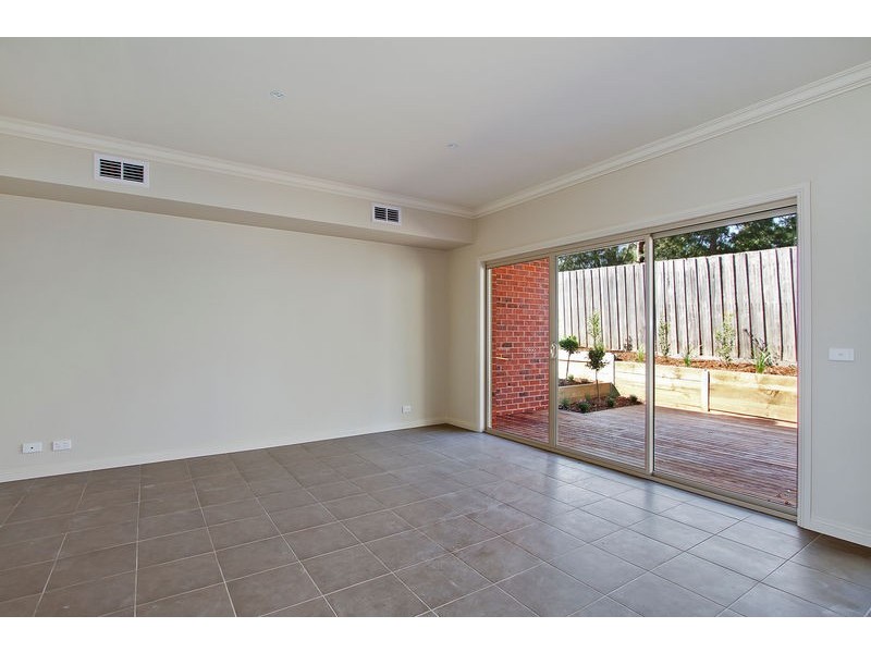 2/B Zina Grove, Mooroolbark VIC 3138