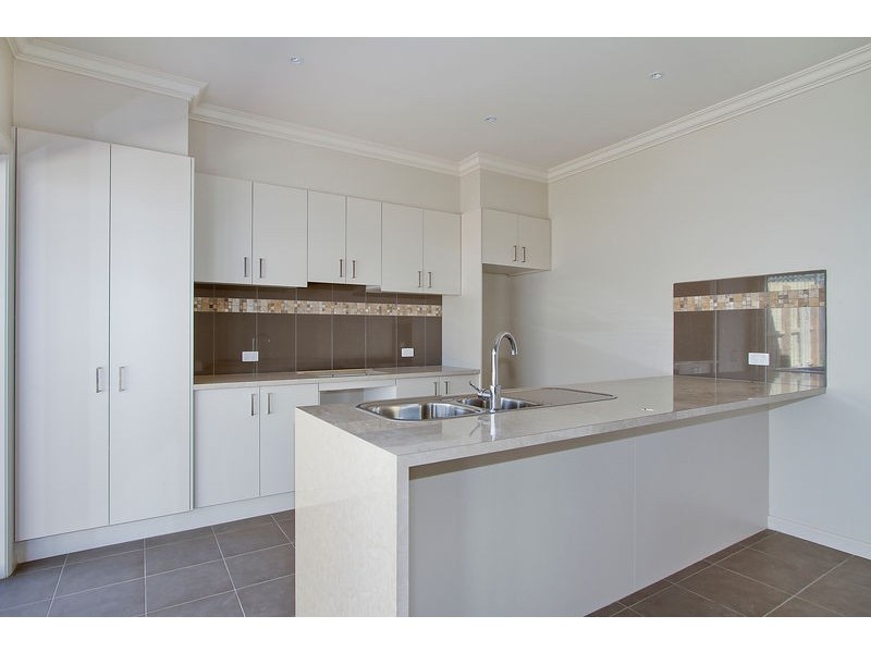 2/B Zina Grove, Mooroolbark VIC 3138