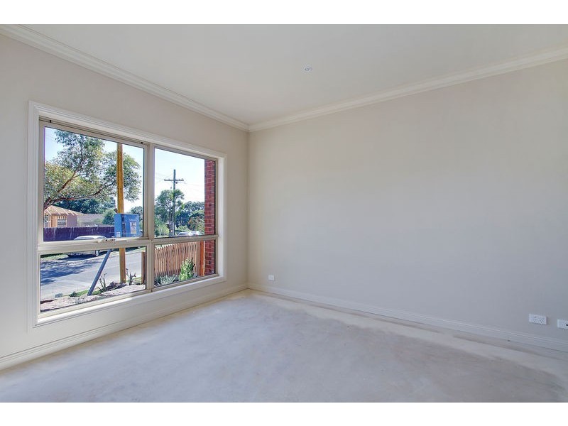 2/B Zina Grove, Mooroolbark VIC 3138