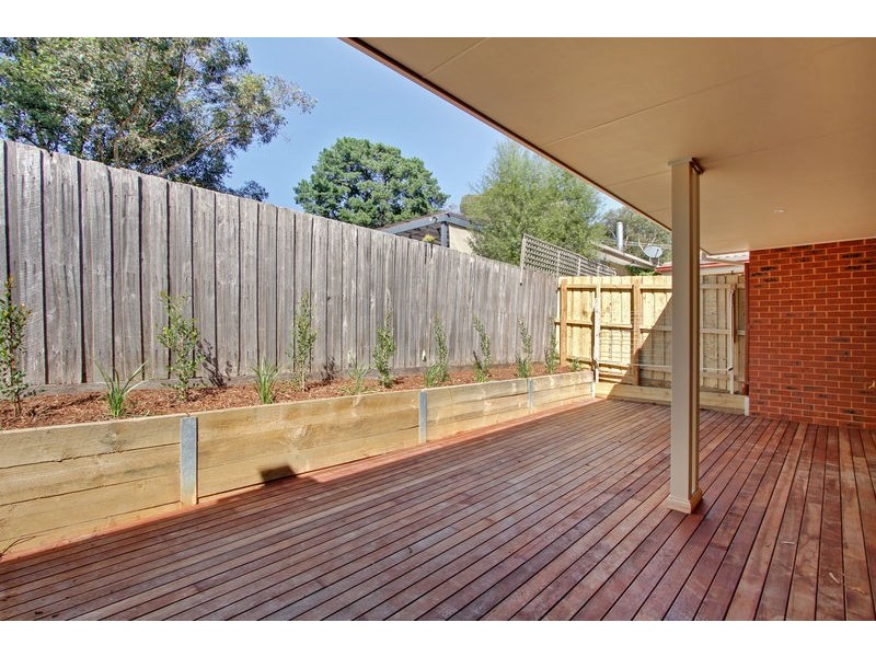 2/B Zina Grove, Mooroolbark VIC 3138