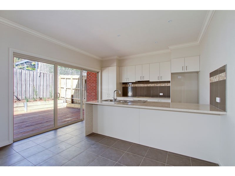 2/B Zina Grove, Mooroolbark VIC 3138