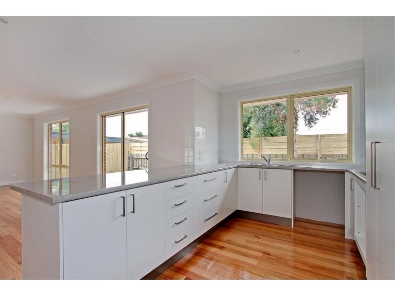 2/84 Country Club Drive, Chirnside Park VIC 3116