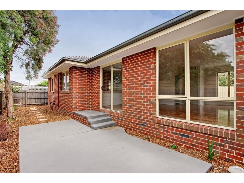 2/84 Country Club Drive, Chirnside Park VIC 3116