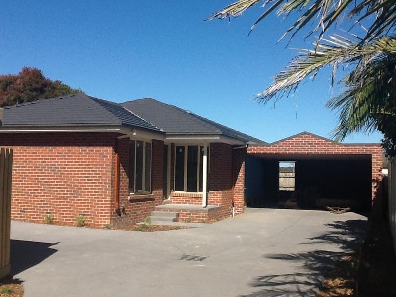 2/84 Country Club Drive, Chirnside Park VIC 3116