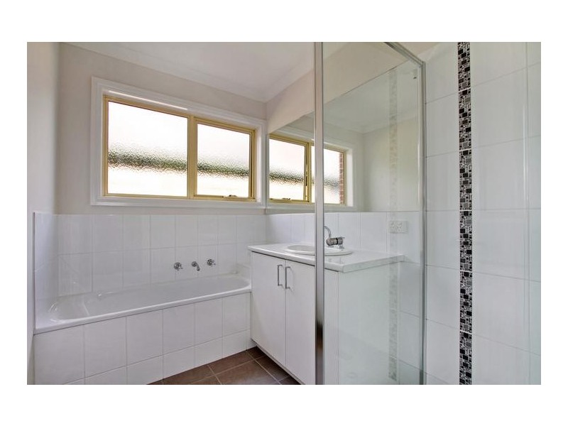 2/84 Country Club Drive, Chirnside Park VIC 3116