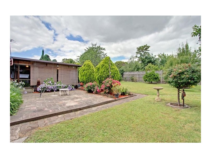 35 Woodland Avenue, Croydon VIC 3136