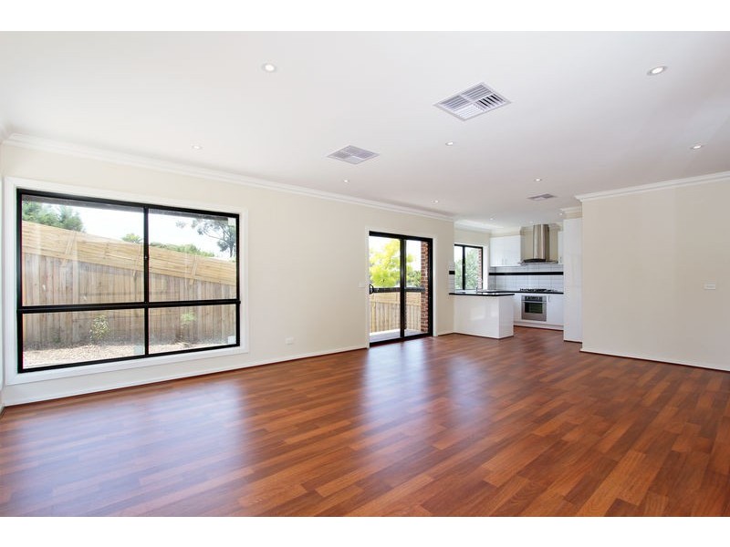 2/42 Roseman Road, Chirnside Park VIC 3116