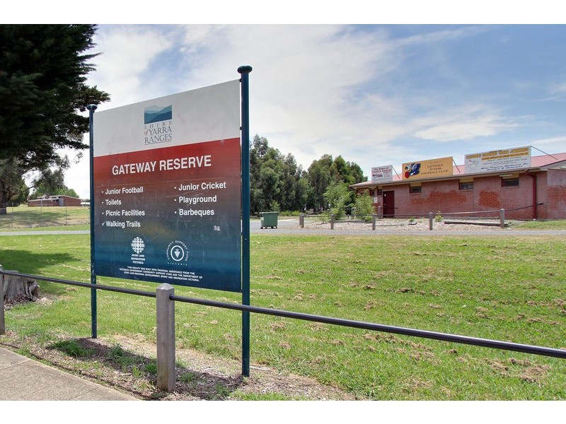 2/42 Roseman Road, Chirnside Park VIC 3116