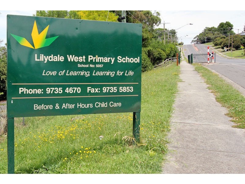 2/42 Roseman Road, Chirnside Park VIC 3116