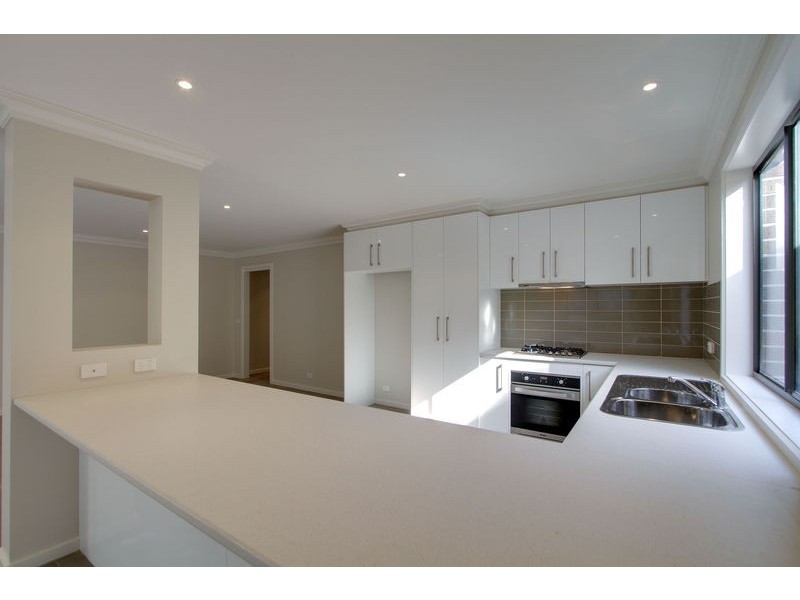 2/11 Kitchener Road, Croydon VIC 3136