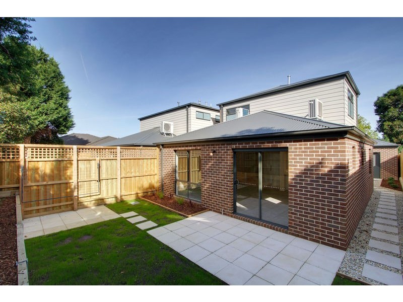 2/11 Kitchener Road, Croydon VIC 3136