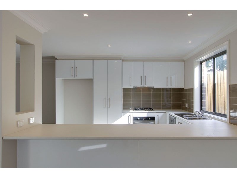 2/11 Kitchener Road, Croydon VIC 3136