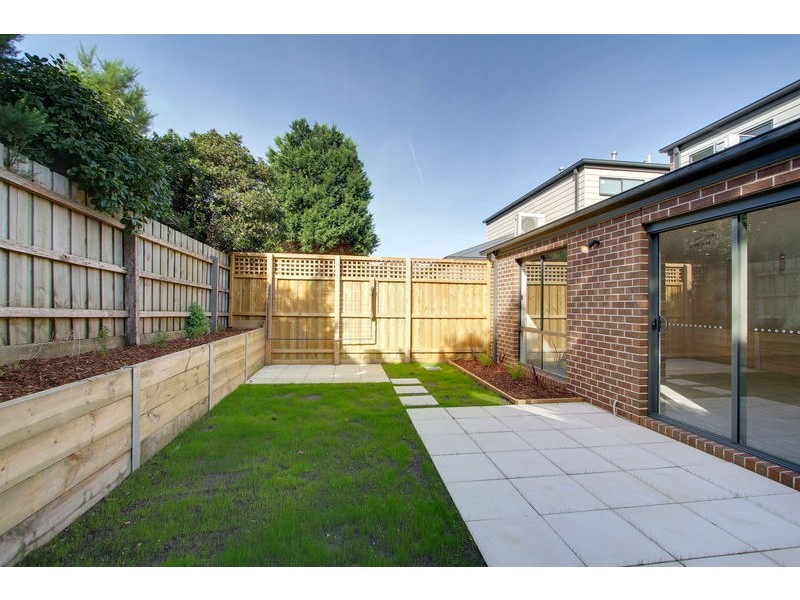 2/11 Kitchener Road, Croydon VIC 3136