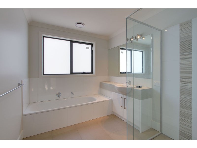 2/11 Kitchener Road, Croydon VIC 3136