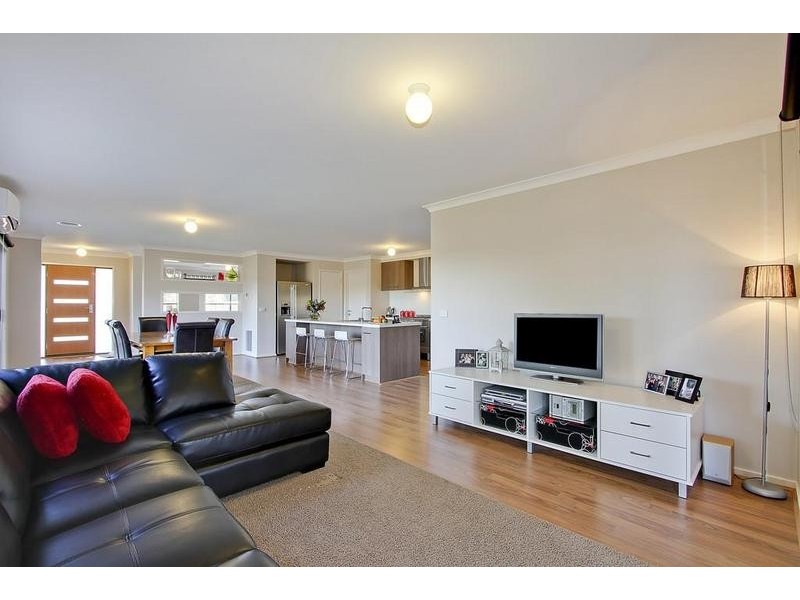35 Bennison Street, Croydon VIC 3136