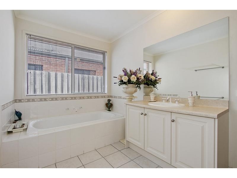 16 Regency Drive, Kilsyth South VIC 3137