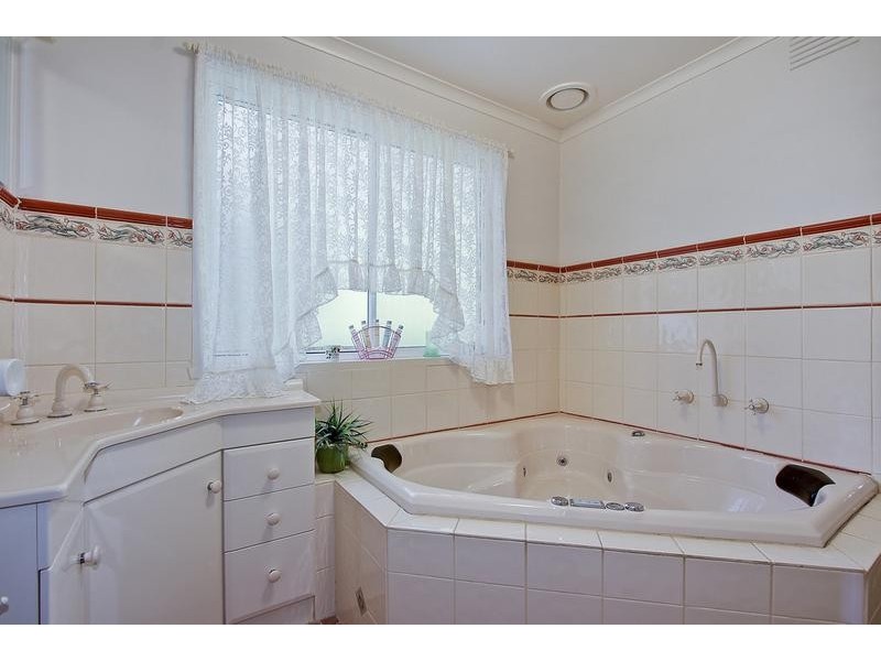 31 Glen Avenue, Croydon VIC 3136