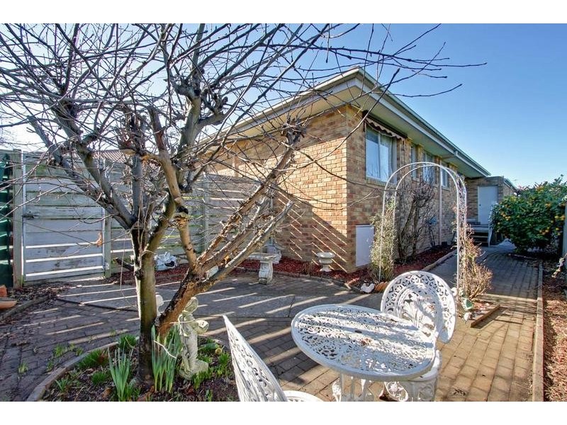 2/21 Cutts Avenue, Croydon VIC 3136
