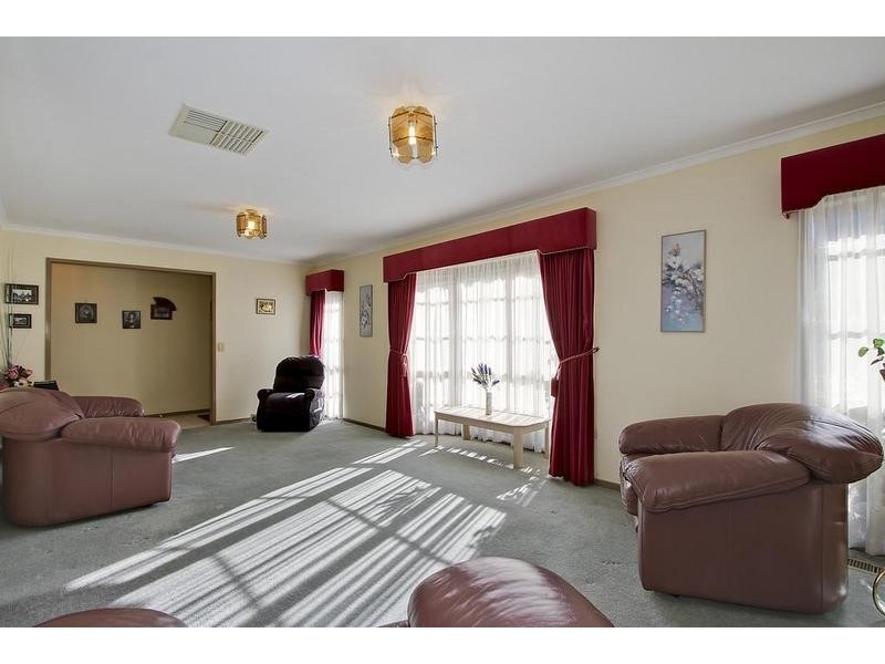 2/21 Cutts Avenue, Croydon VIC 3136