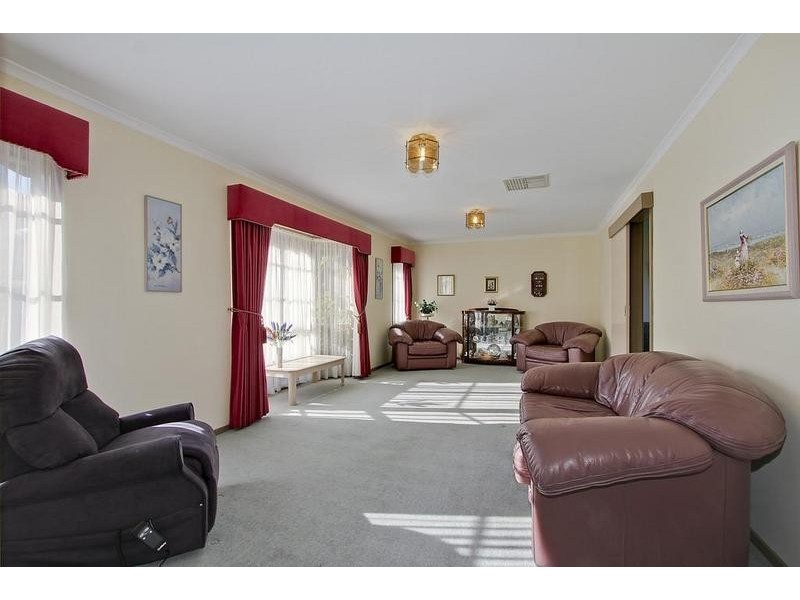 2/21 Cutts Avenue, Croydon VIC 3136