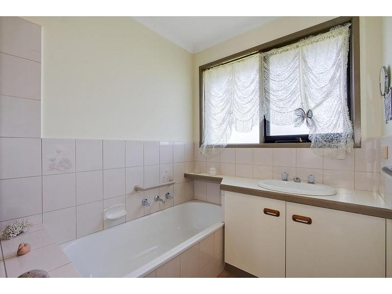 2/21 Cutts Avenue, Croydon VIC 3136