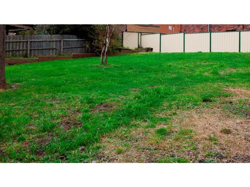 12 Valley Road, Seville VIC 3139